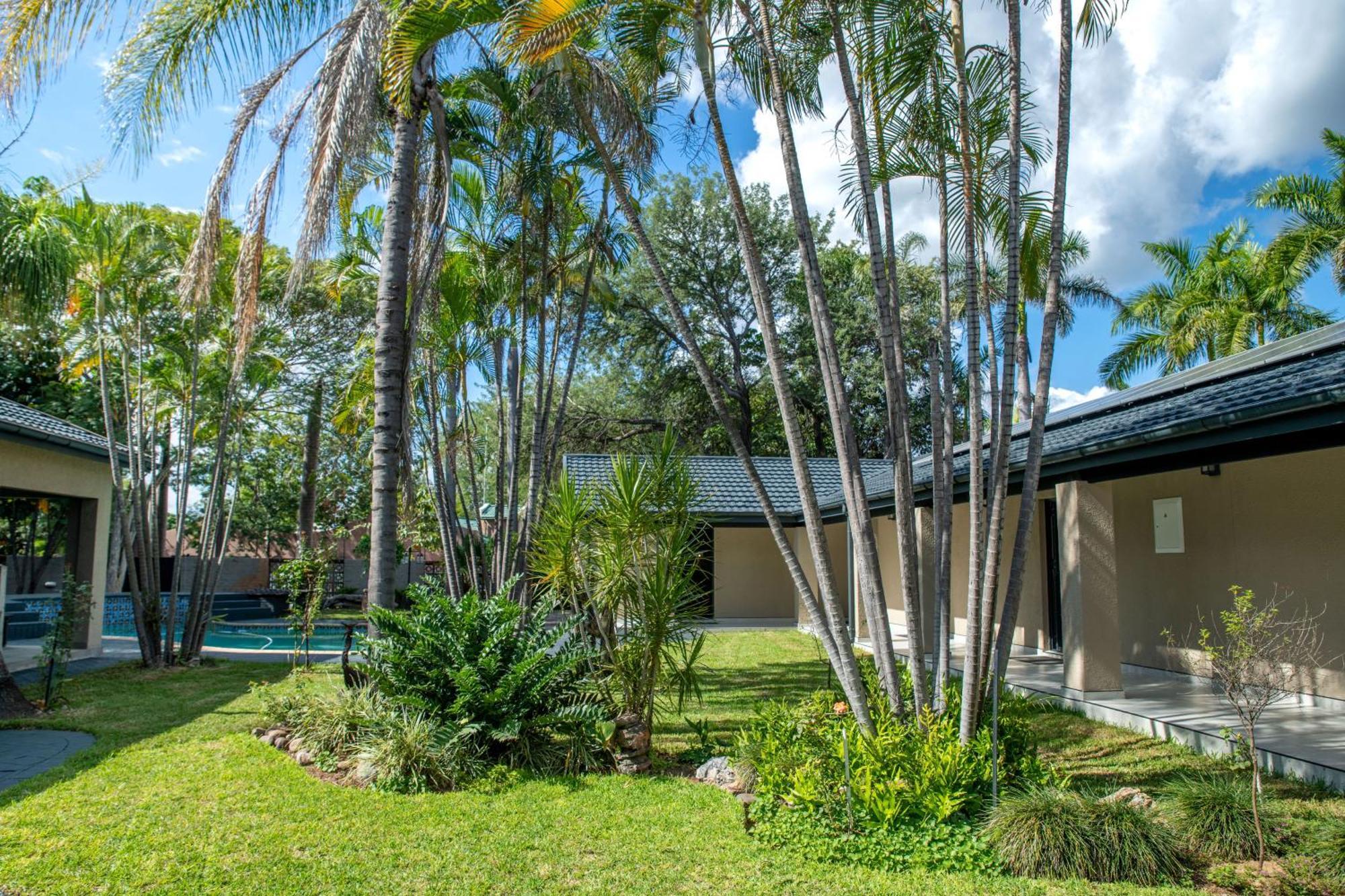 Iso'Bella Vita Guesthouse Phalaborwa Bagian luar foto